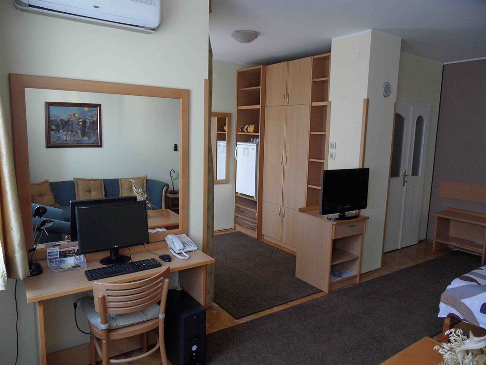 נובי סאד Voyager Bed & Breakfast מראה חיצוני תמונה