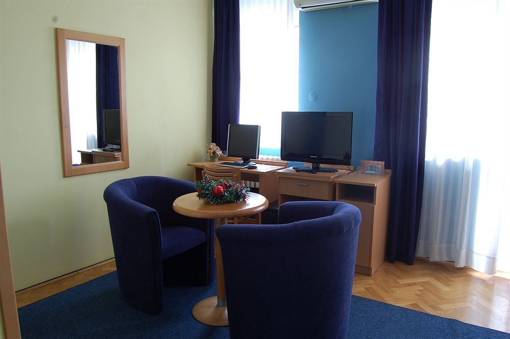 נובי סאד Voyager Bed & Breakfast מראה חיצוני תמונה