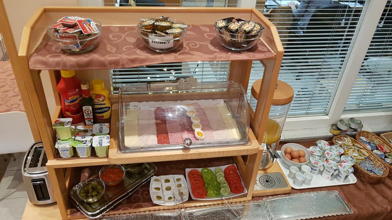 נובי סאד Voyager Bed & Breakfast מראה חיצוני תמונה
